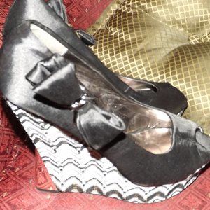 LILIANA Black Silver Chevron Patterned Wedge Heels With Bow